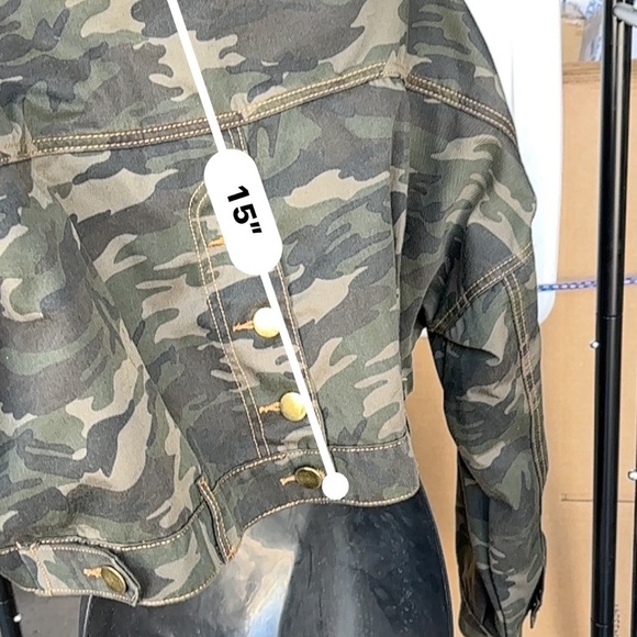 Essue Women’s Studded Button up Crop Camouflage Jacket!  Button detail Button - Picture 5 of 10